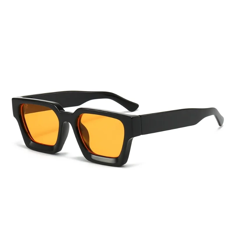 Designer Sunglasses - Klasyczne okulary przeciwsłoneczne w kwadratowej oprawce,