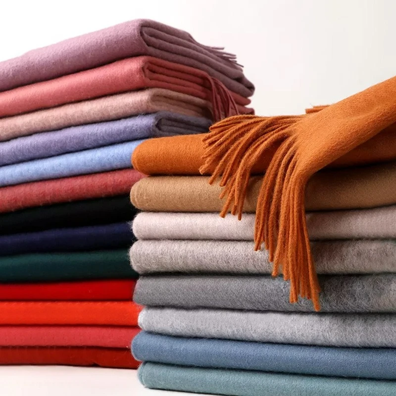 Klasyczny, jednolity szal z im – Cashmere Scarf recenzja i cena