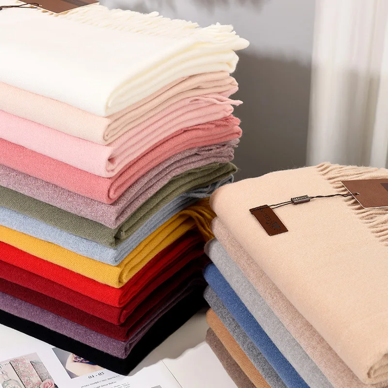 Klasyczny, jednolity szal z im – Cashmere Scarf recenzja i cena