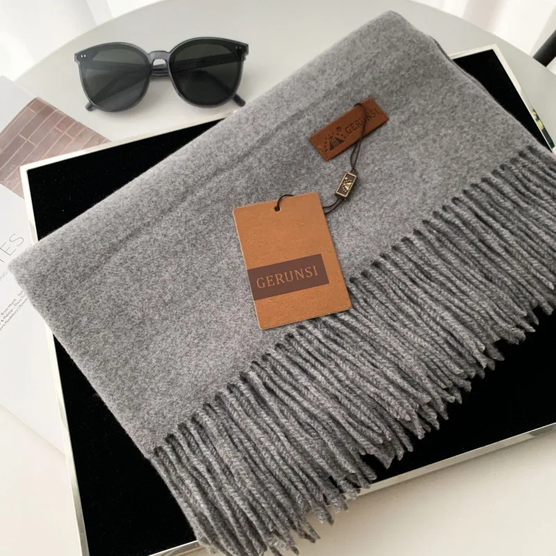 Klasyczny, jednolity szal z im – Cashmere Scarf recenzja i cena